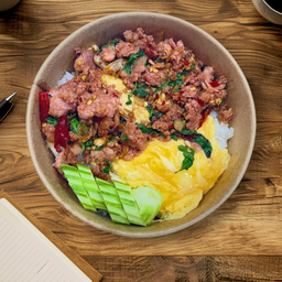 ข้าวไข่ข้นกระเพราแหนมหมูสับ