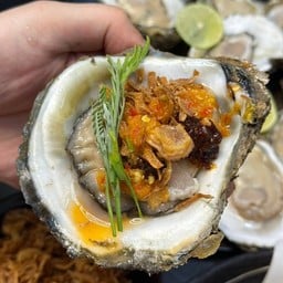 หอยนางรมสุราษฎร์ M (มีเครื่องเคียง)