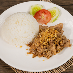 ข้าวผัดกระเทียมพริกไทย