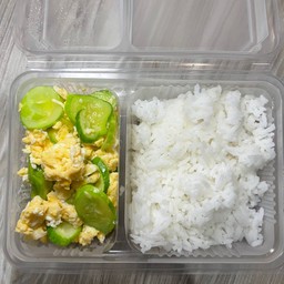 แตงกวาผัดไข่
