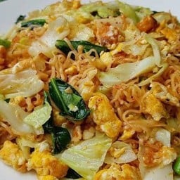 มาม่าผัดใส่่ไข่