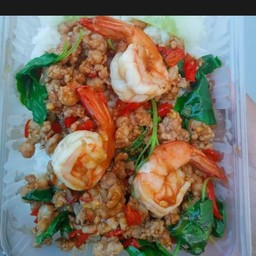 กะเพราหมูสับและกุ้ง