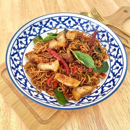 มาม่าแซ่บแห้ง หมูสามชั้นทอดกรอบ