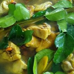 ไก่ต้มขมิ้น