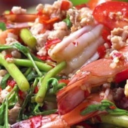 ยำผักกระเฉด