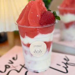 สตอเบอรี่โยเกิร์ต