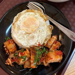 ข้าวกระเพราหมูกรอบ