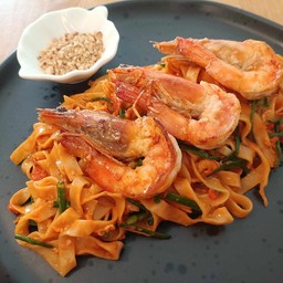 Homemade pasta Pad-thai sauce with shrimp