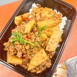 ข้าวกะเพราหมูสับ+หมูยอ