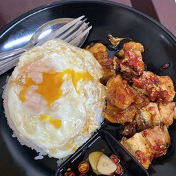 ข้าวหมูกรอบคั่วพริกเกลือ