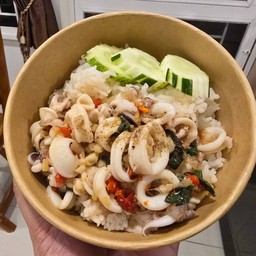 ข้าวกะเพราปลาหมึก