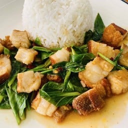 คะน้าหมูกรอบ