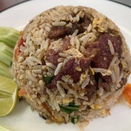 ข้าวผัดเนื้อตุ๋น