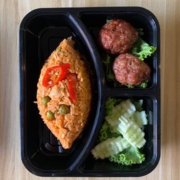 ข้าวผัดพริกเผาทะเล+หมูสับก้อนทอด