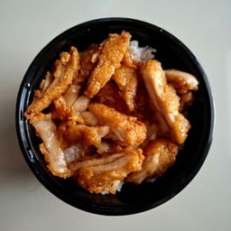ข้าวไก่กรอบซอสน้ำปลา