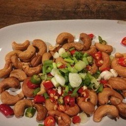 ยำเม็ดมะม่วงหิมพาน