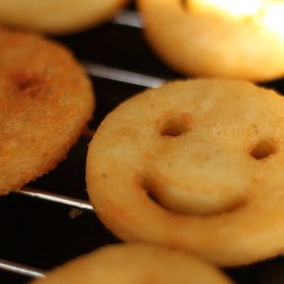 เฟรนฟรายหน้ายิ้ม 3 ชิ้น