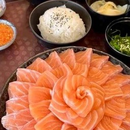 แซลมอนซาชิมิ 500 กรัม แถม ยำสาหร่าย+ข้าวญี่ปุ่น