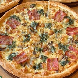 พิซซ่าผักโขมเบค่อน