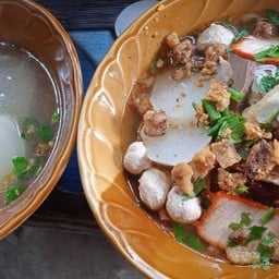 น้องเฟียร์ ก๋วยเตี๋ยว-อาหารตามสั่ง