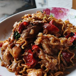 กะเพราเนื้อเส้นซือดะ
