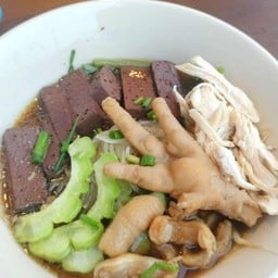 ก๋วยเตี๋ยวไก่มะระเฮียกันต์  มะเขือแจ้