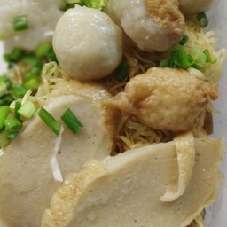 ก๋วยเตี๋ยวลูกชิ้นปลาน้ำใส