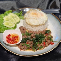 ข้าวกะเพราเนื้อสับ
