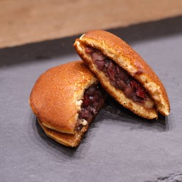 Monthly special/ Dorayaki red bean with cranberry and cashew nuts