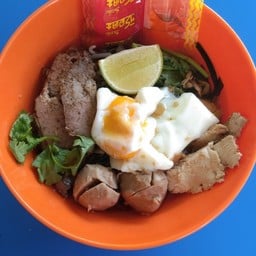 บังเหนียวหมกยำเตี๋ยว