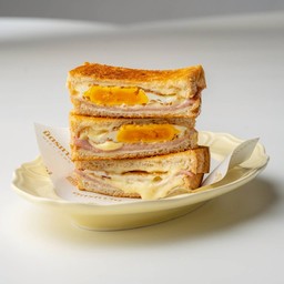 F11 ขนมปังไข่แฮมชีส