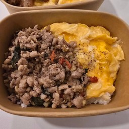 ข้าวหมูสับกระเทียม