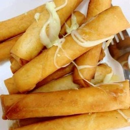 ปอเปี๊ยะแฮมชีส 4ชิ้น แถม น้ำจิ้มมะขามเปียก 1ถุง 45กรัม