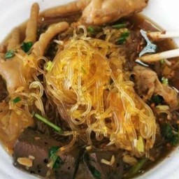 ต้มเส้นตีนไก่ บิ๊กเบิ้ม