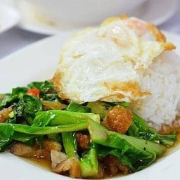 ข้าวราดคะน้า