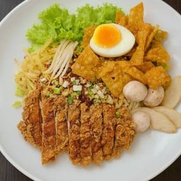 บะแห้งยำ +เต็กไก่ชุบแป้งทอด