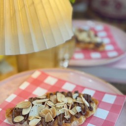 ครอฟเฟิลนูลเทลล่าอัลม่อน