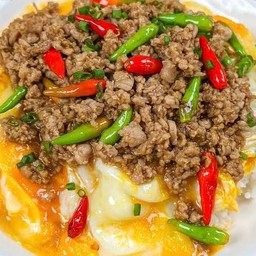 ข้าวไข่ข้นหมูสับผัดพริกขี้หนู