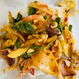 ทะเลผัดไข่เค็ม