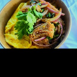 ข้าวไข่ข้นน้ำตกคอหมูย่าง