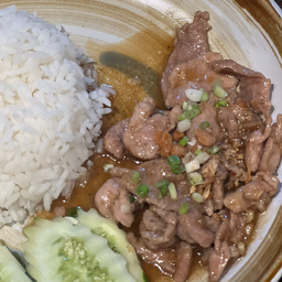 ข้าวหมูทอดกระเทียม