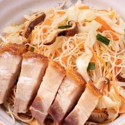 ผัดหมี่หมูกรอบ