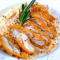 สปาเก็ตตี้คาโบนาร่าไก่กรอบ