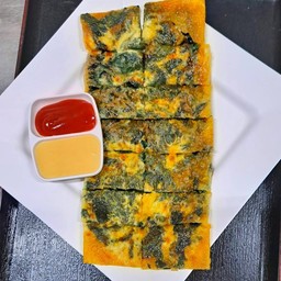 โรตีผักโขม + ชีส