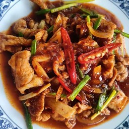 ผัดพริกเผาหมูราดข้าว