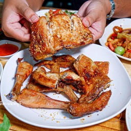 ไก่ย่างเขาสวนกวาง 1 ตัว