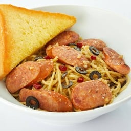 สปาเก็ตตี้ผัดพริกแห้งไส้กรอกหมูรมควัน