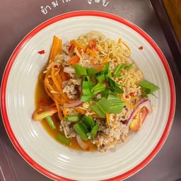 ยำมาม่าหมูสับ