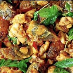 กระเพราไข่เหยี่ยวม้าราดข้าว