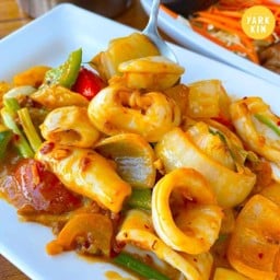 ปลาหมึกผัดไข่เค็ม